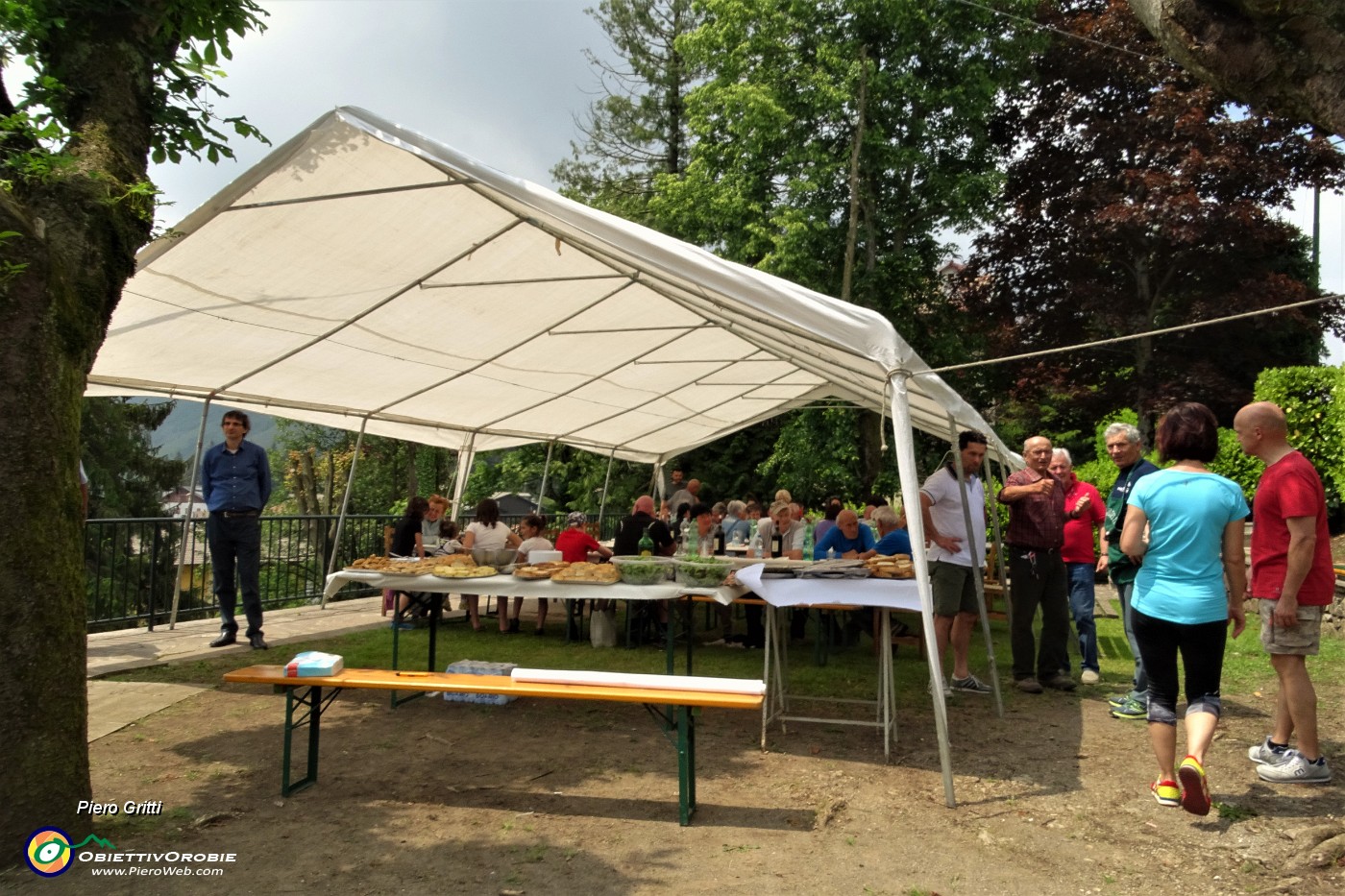 74 Pranzo all'aperto alla Sede Gruppo Alpini Selvino-Aviatico.JPG